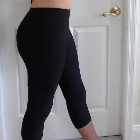 Workout Capri Leggings Size S Black 